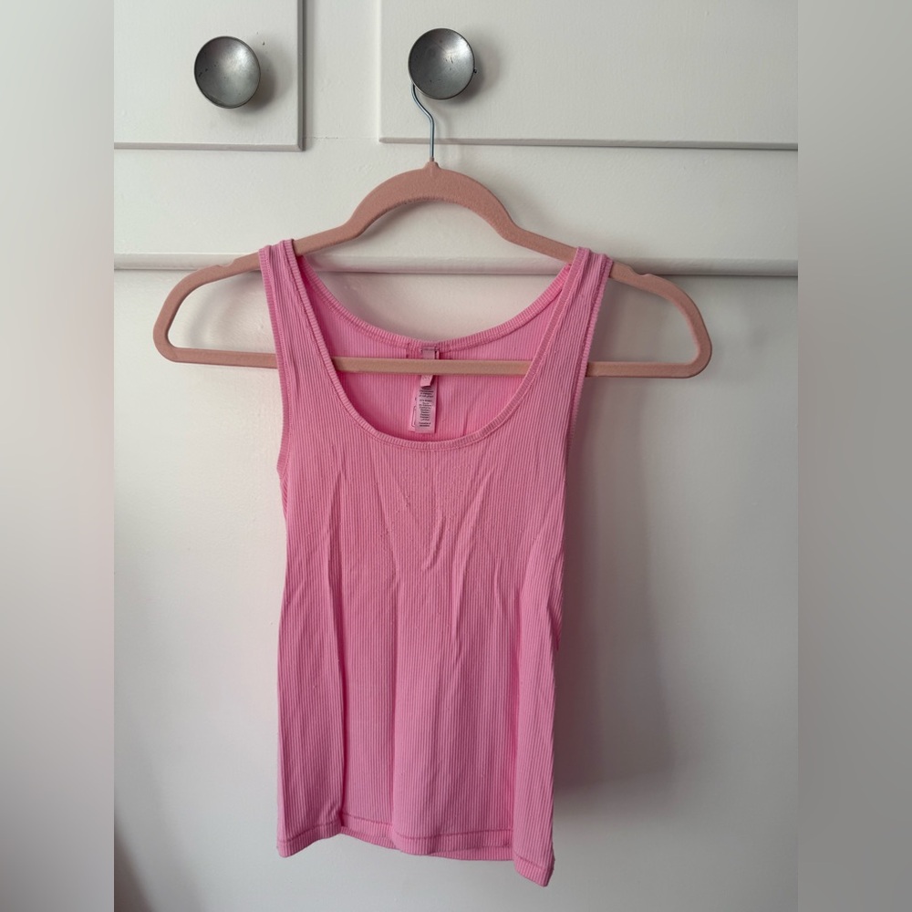 Skims Soft Lounge Table in Bubble Gum